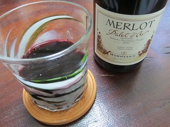 琉球グラスに赤ワイン.JPG